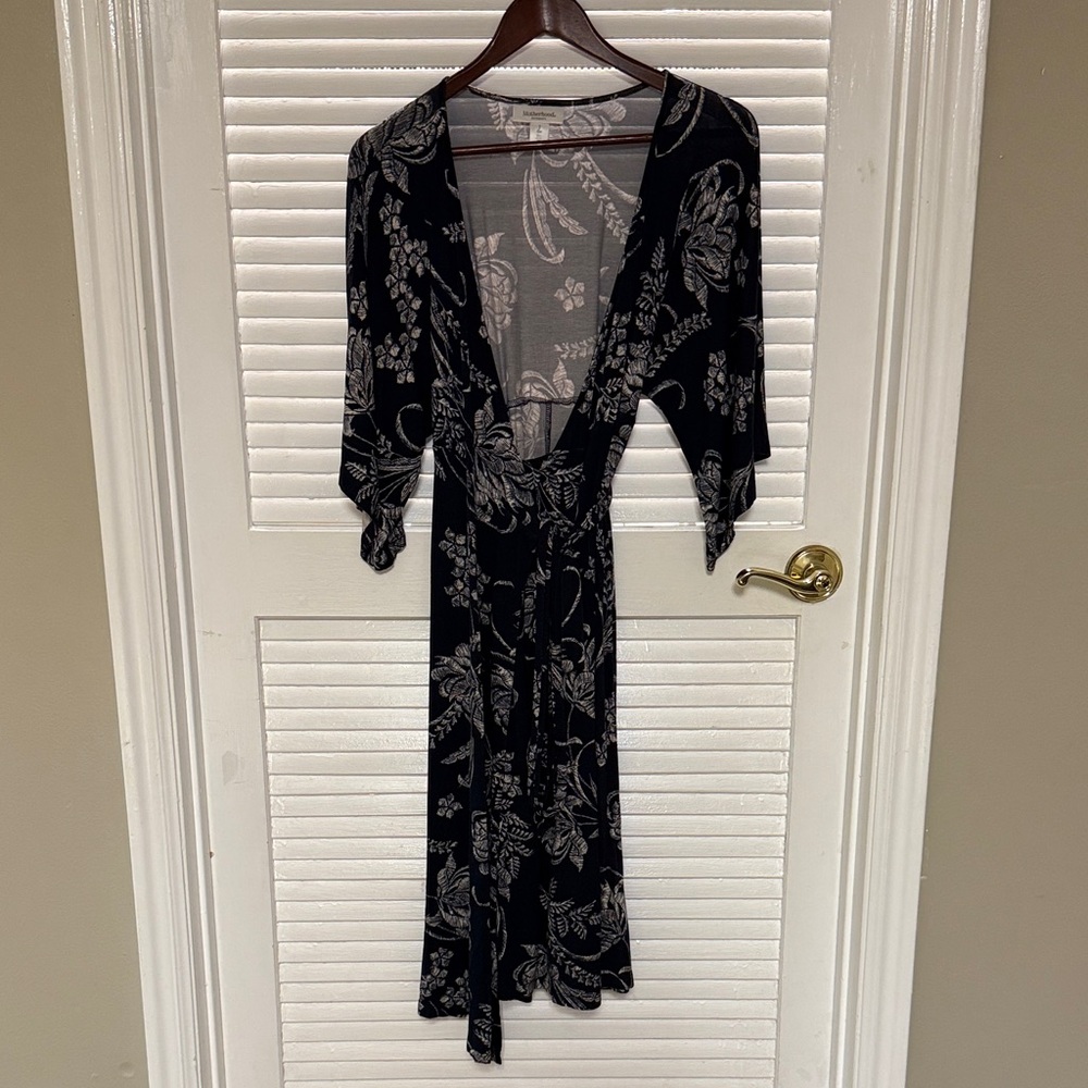 Motherhood Gray and White Maternity Top